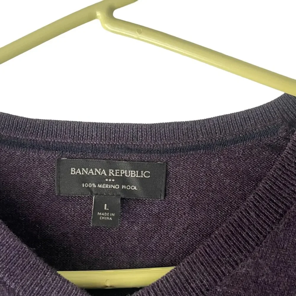 Banana Republic‎ Men's Size Large 100% Merino Wool Purple V Neck Sweater